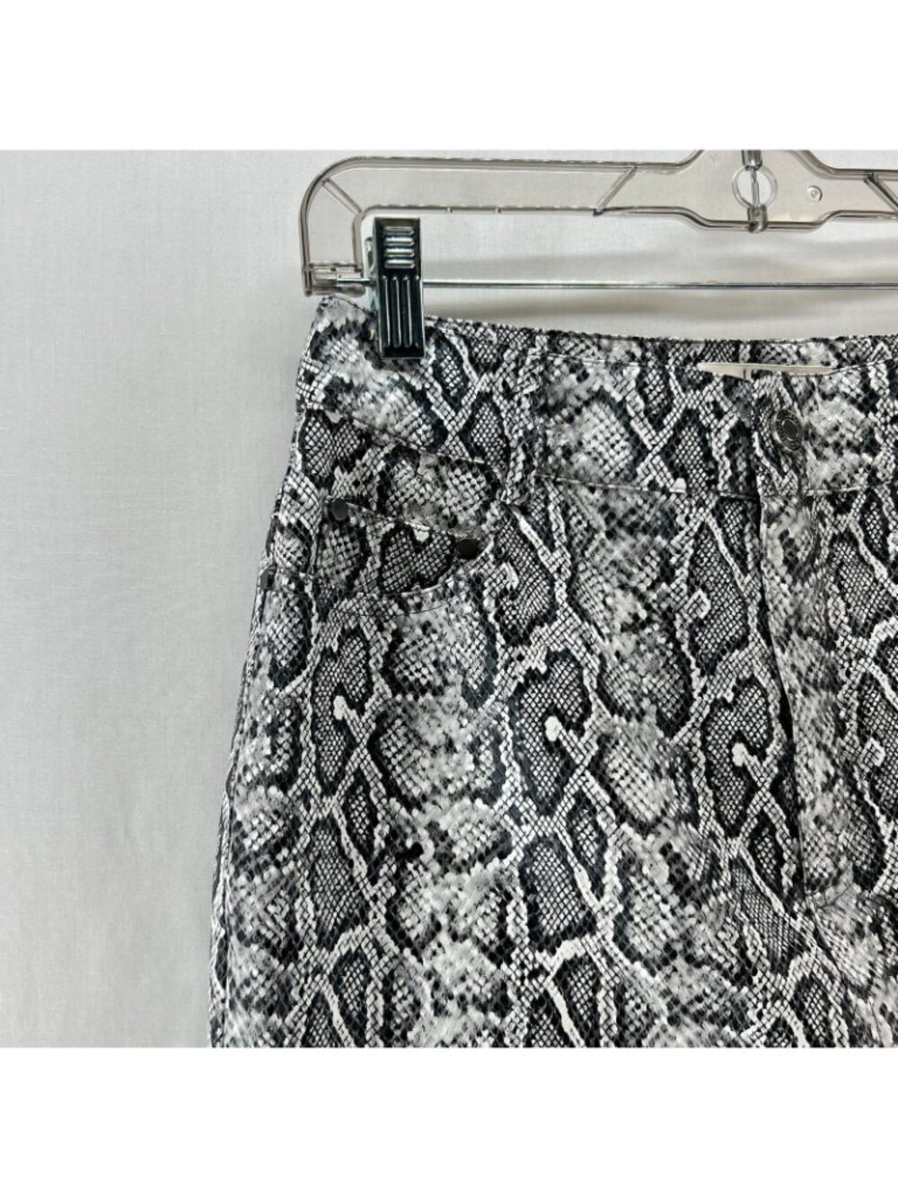 J.ING Faux Leather Snake Print Mini Skirt Size M Lined Zip Fly Pocket Gray Black - Picture 5 of 13